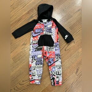 Super cute Nike sweatsuit! Nike zip up hoodie coverall size 18mo EUC!!l